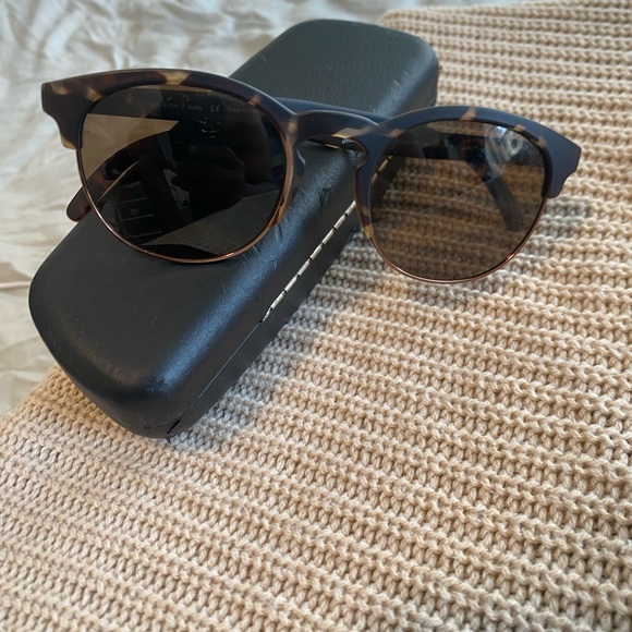 Classic Tortoise Shell Sunglasses - Picture 8 of 9